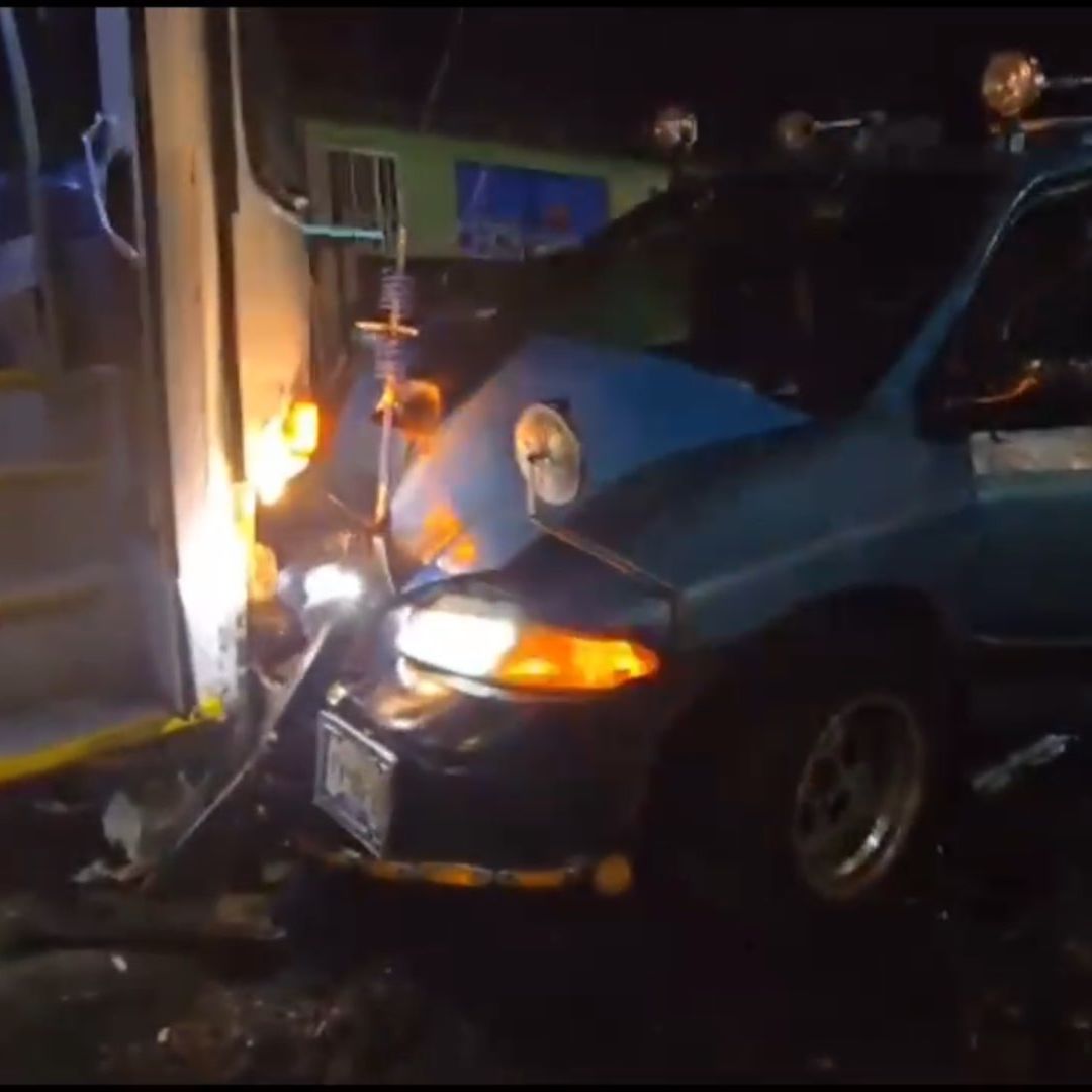 Autobús de Pasaje y Camioneta Chocan de Frente en Monte Blanco Veracruz Hay Lesionados