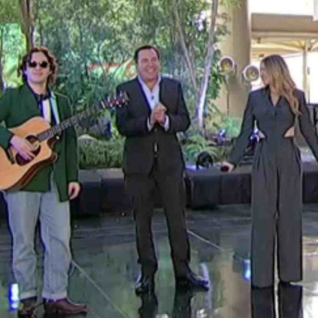 Mia Rubín lanza 'Locos', junto a Chucho Rivas