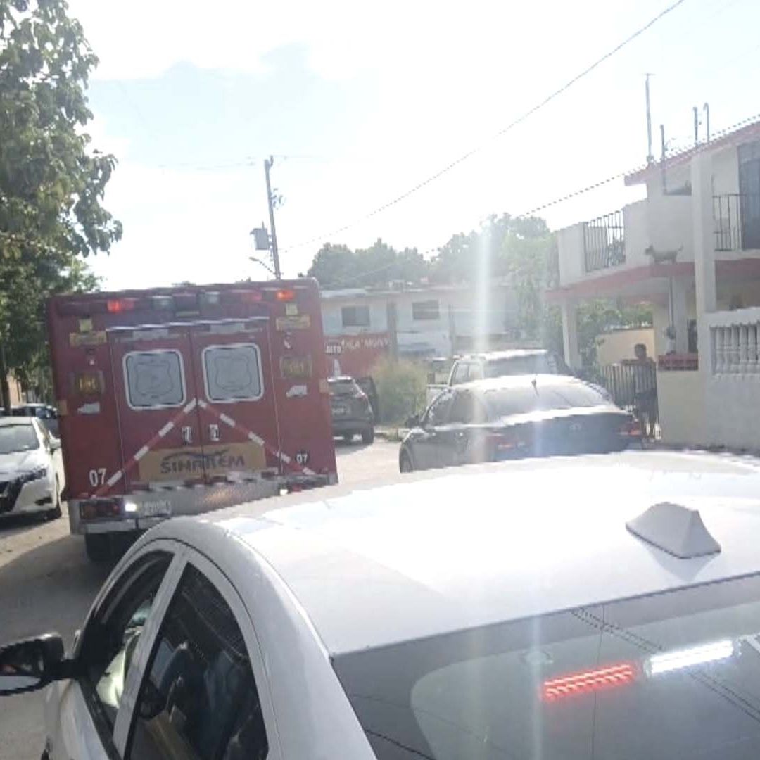 Joven Cae de Escaleras y su Brazo Queda Atorado en Rejas en Colonia de Tampico