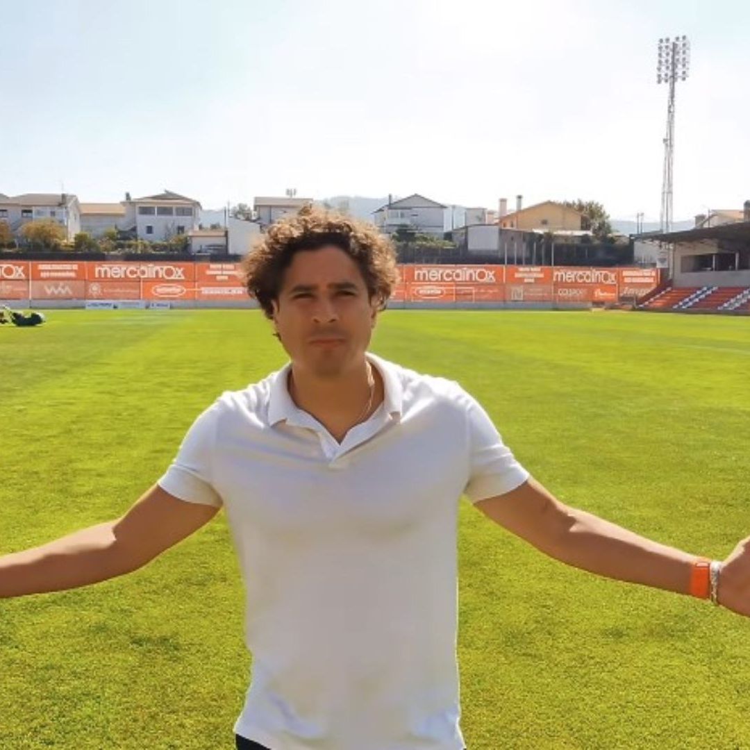 Guillermo Ochoa conoció su 'nueva casa', el Estádio do CD Aves. Foto afs_viladasaves
