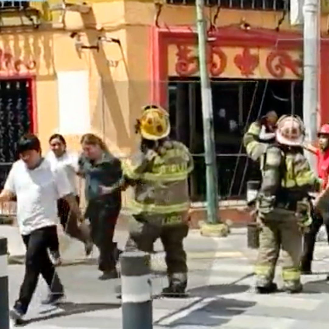 Incendio en restaurante provocó el desalojo de meseros y familias en Monterrey