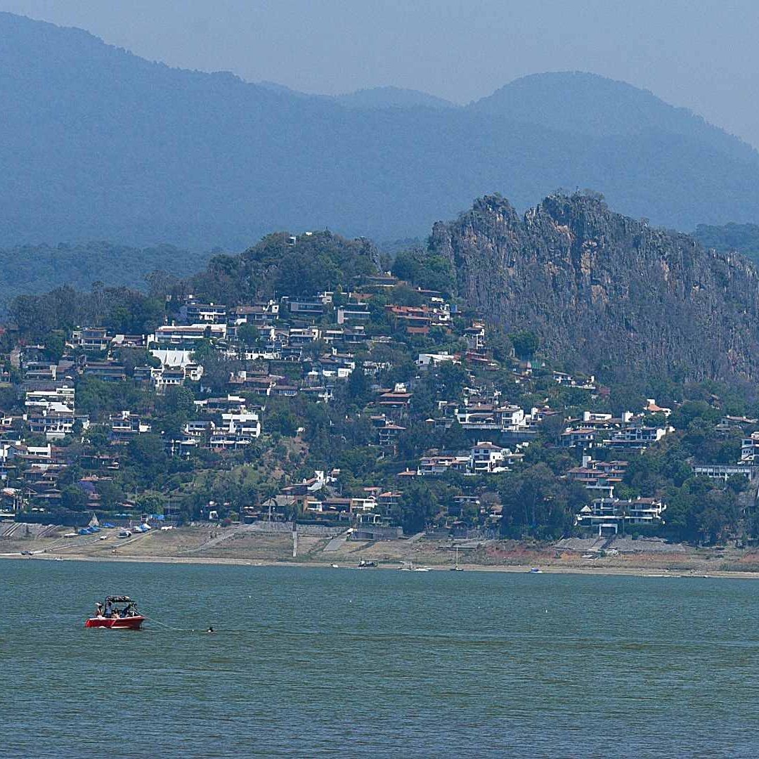 Presa “Miguel Alemán” en Valle de Bravo