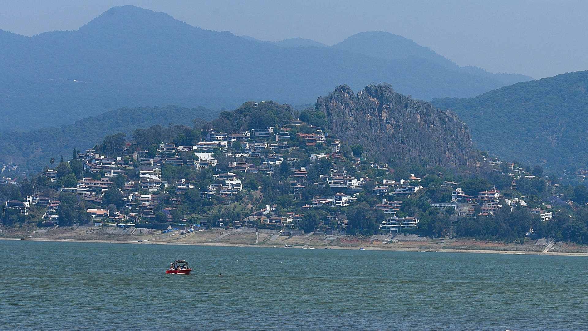 Presa “Miguel Alemán” en Valle de Bravo