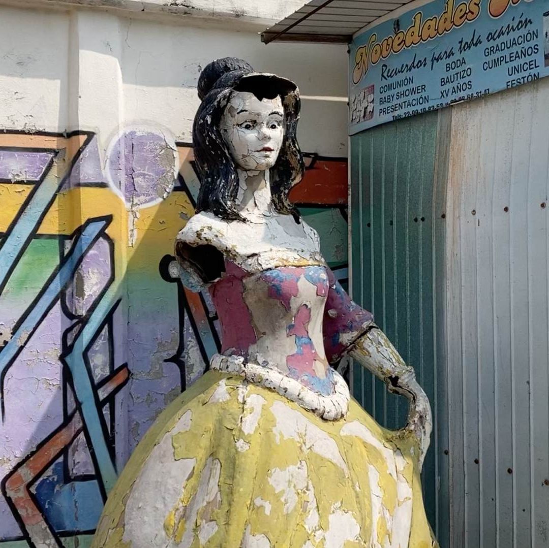 Estatua de Blanca Nieves en Reino Mágico Veracruz