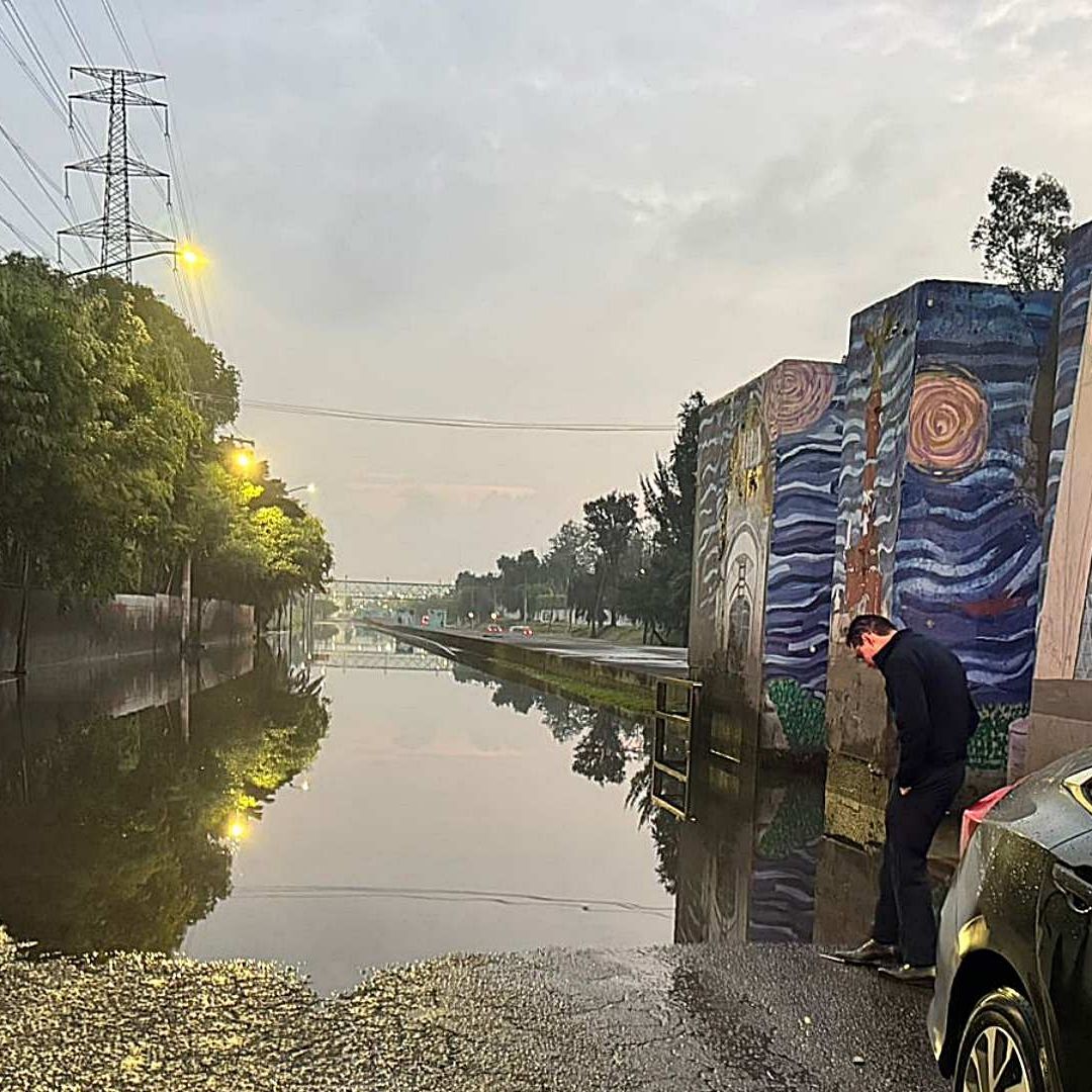 Inundación en Gran Canal del Desagüe y Eje 5 Norte