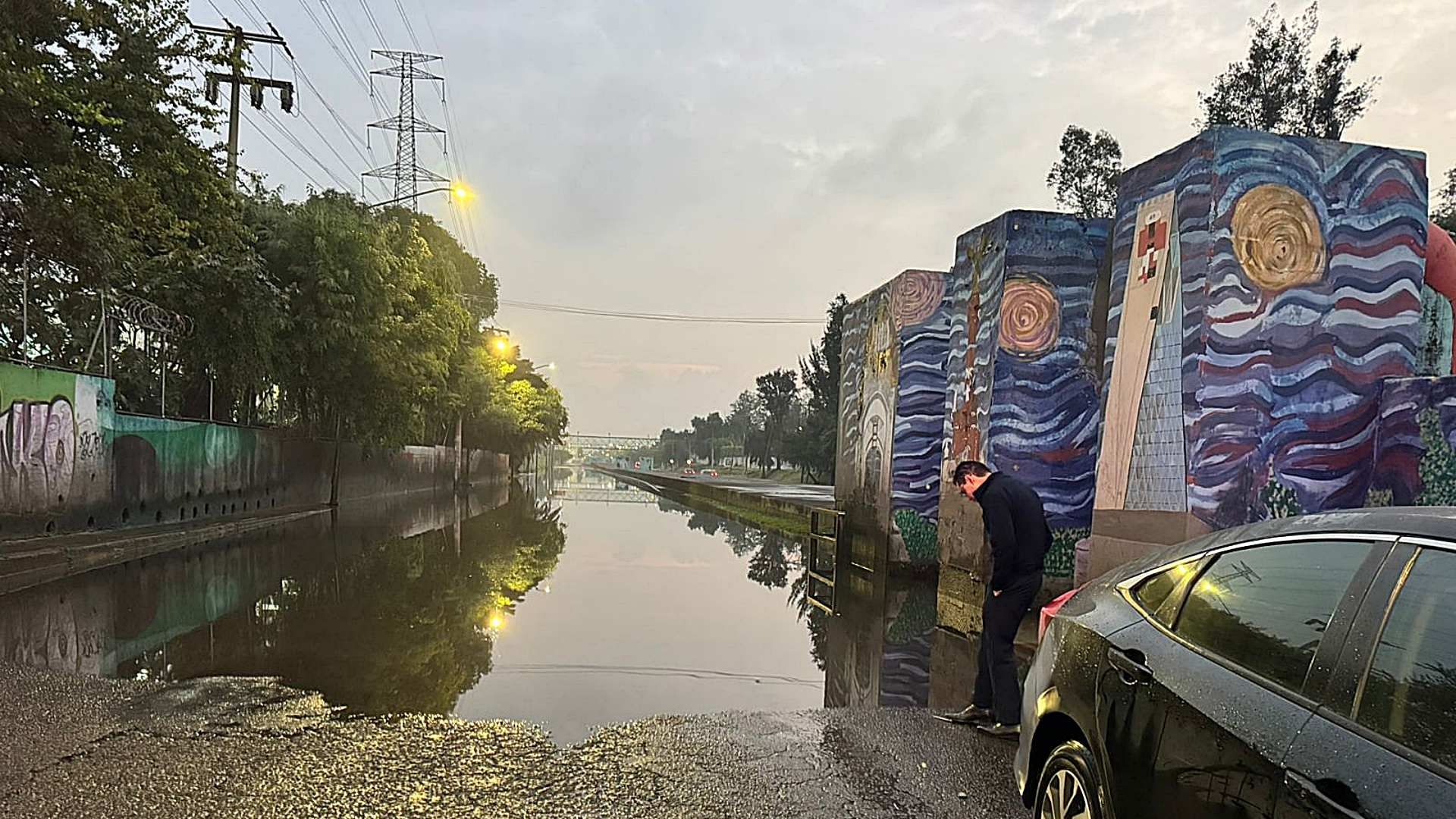 Inundación en Gran Canal del Desagüe y Eje 5 Norte