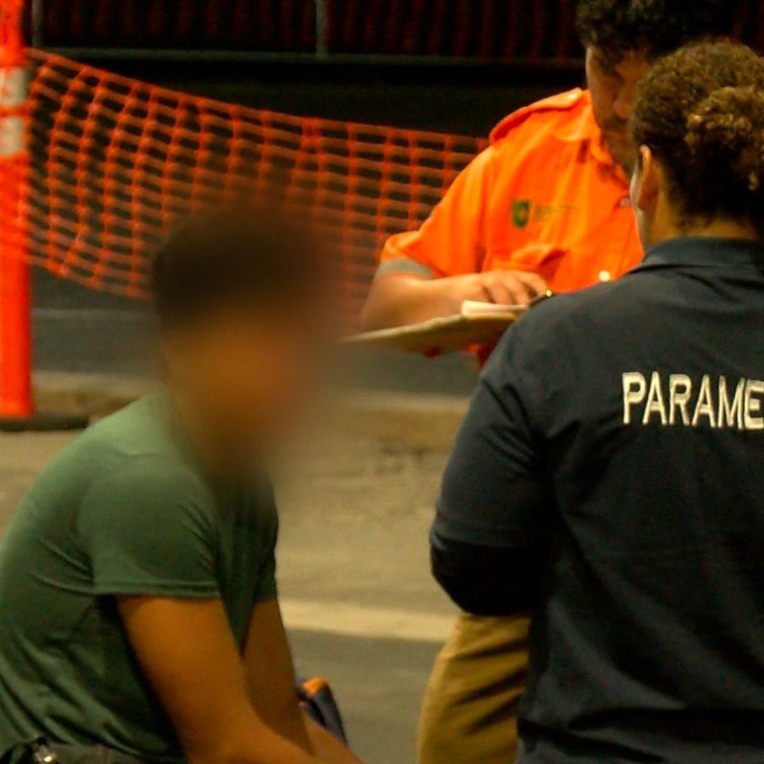Riña en camión deja a joven con nariz fracturada.