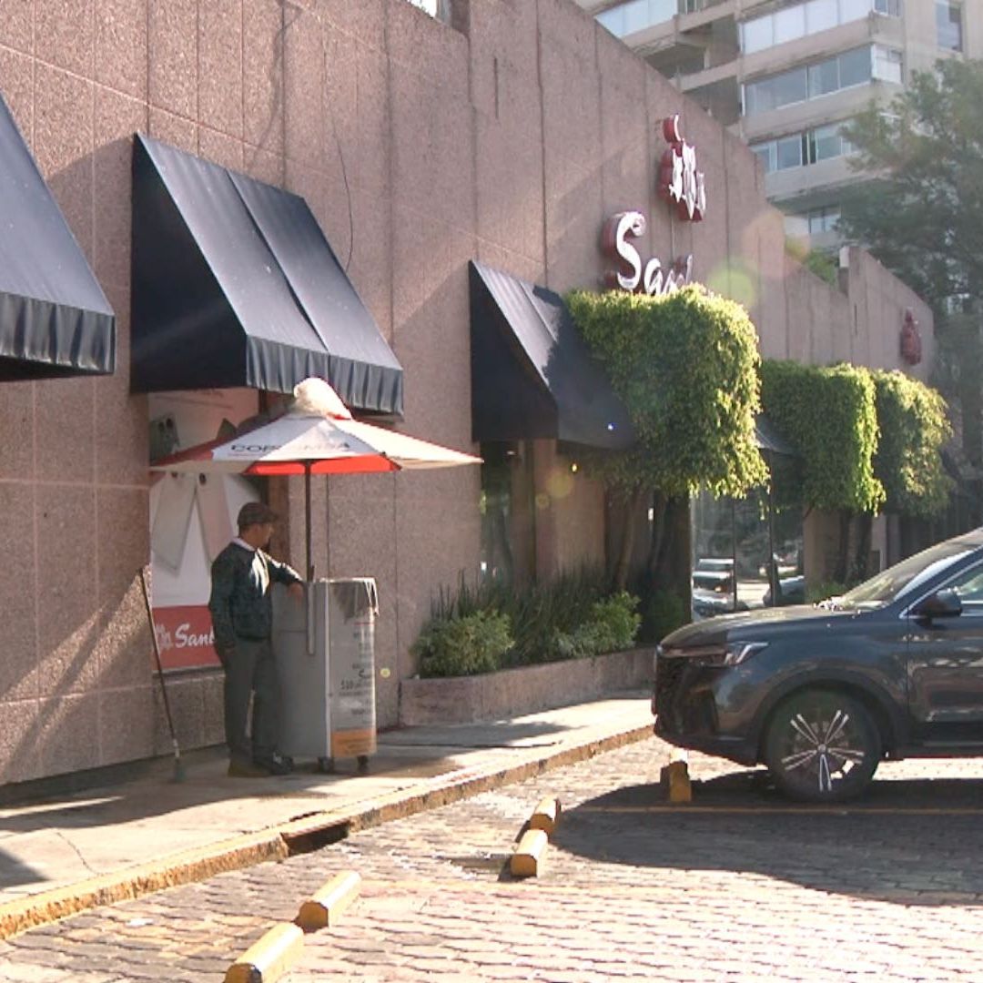 Asalto en Sanborns de Huexotitla Puebla Deja Vitrinas Rotas por Robo de Joyería