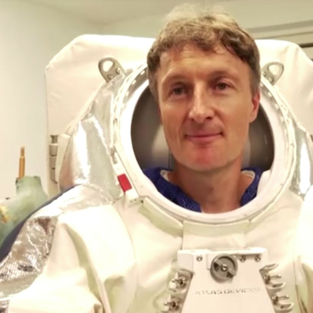 ¡Moda Espacial! Reconocida Casa Moda Francesa Crea Traje de Astronauta