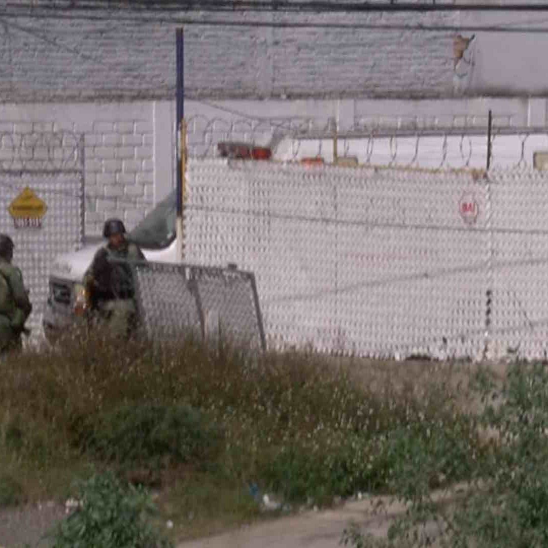 Cae implicado en una casa de cautiverio y fosa clandestina