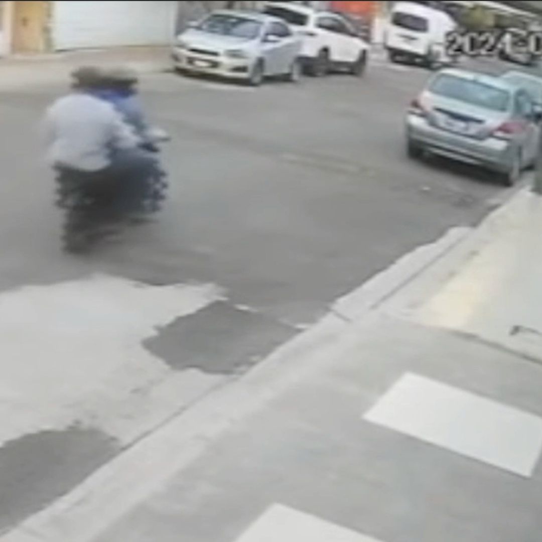 VIDEO Estudiantes de Medicina Salen de Clases y Son Asaltados por Motociclistas