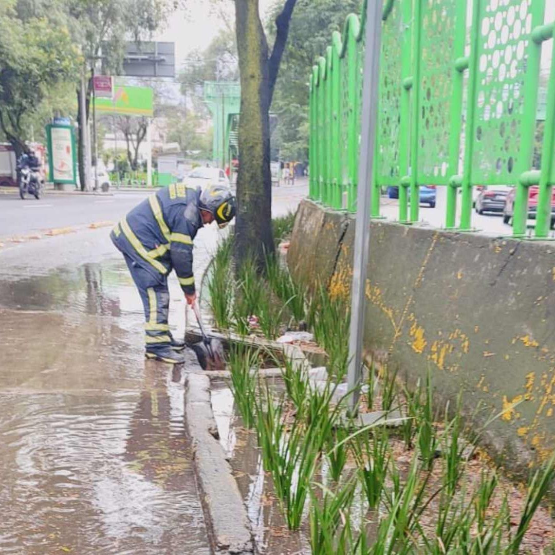 Las autoridades recomiendan a la población tomar precauciones y evitar transitar por las zonas más afectadas: Tlalpan y Coacalco
