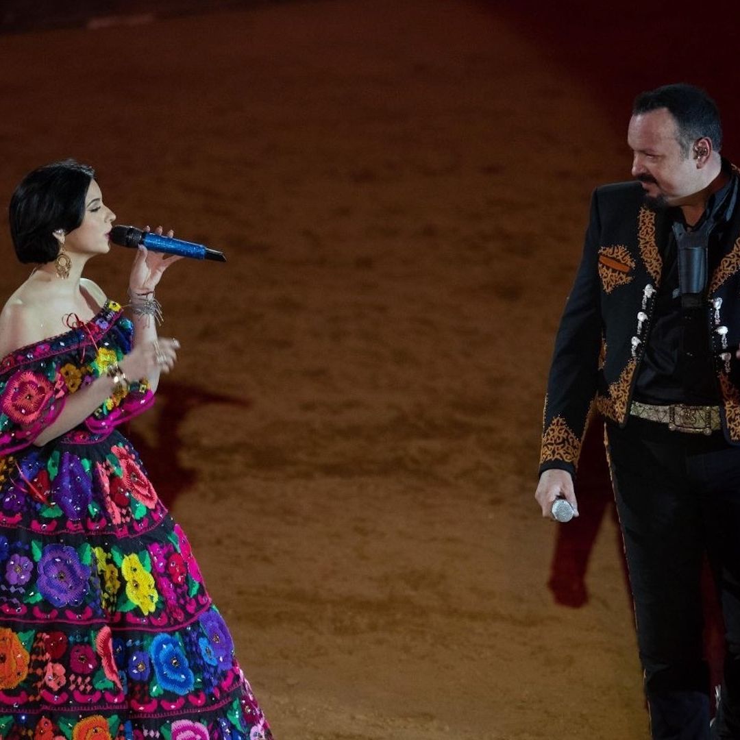 Ángela Aguilar y Pepe Aguilar en concierto