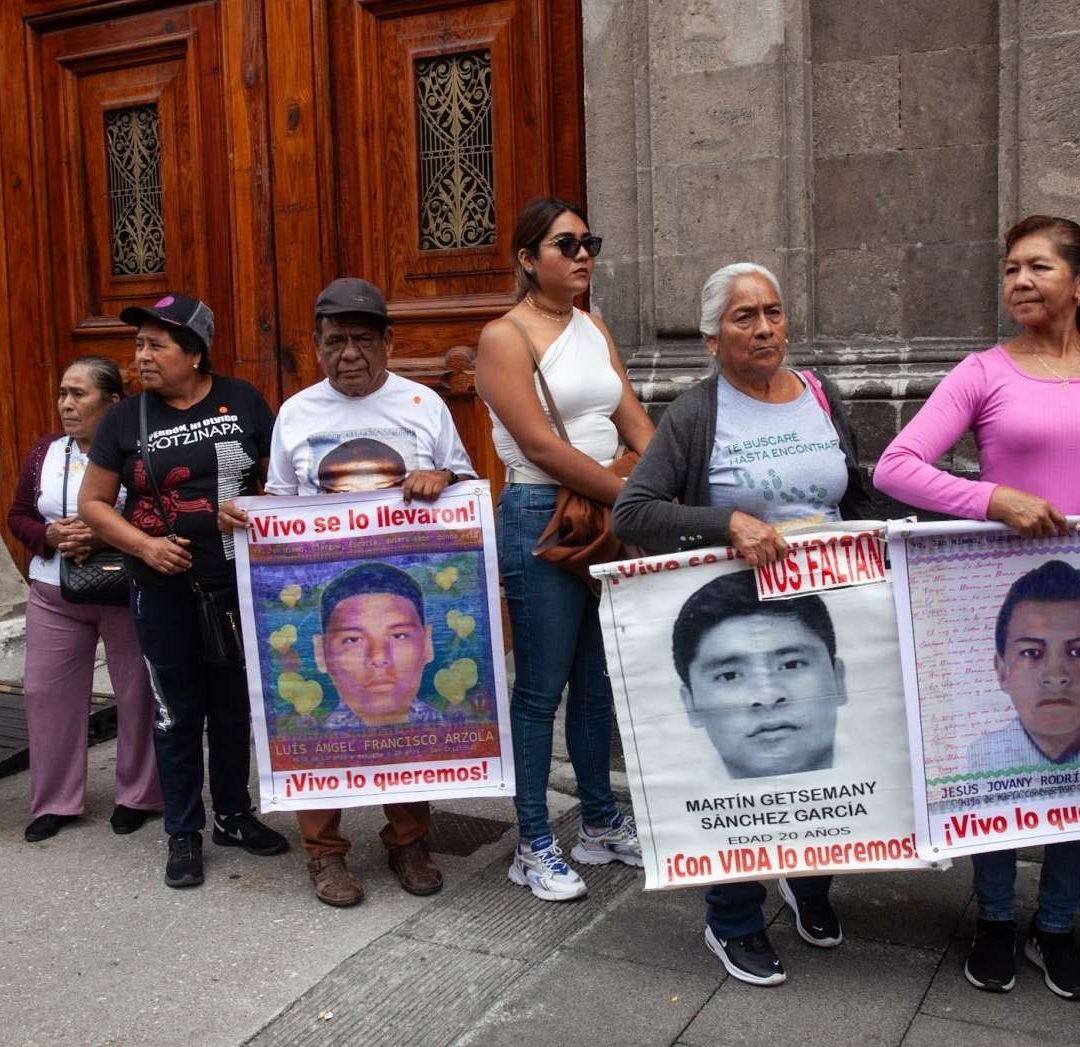 Sheinbaum se Reúne con Padres de los 43 Ayotzinapa; Se Prevé Revelen Nuevas Líneas Investigación