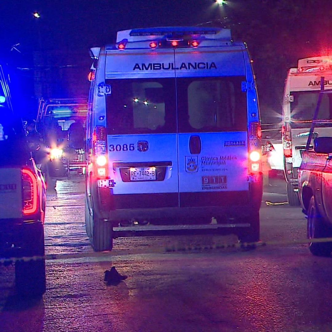 Policía de Guadalupe y ambulancia en colonia Tres Caminos
