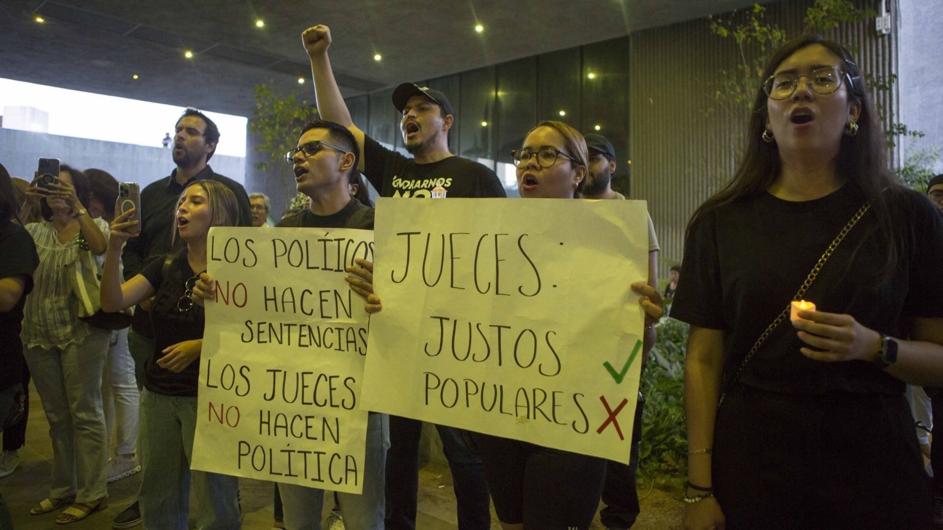 Trabajadores del Poder Judicial en Nuevo León protestan contra la Reforma Judicial