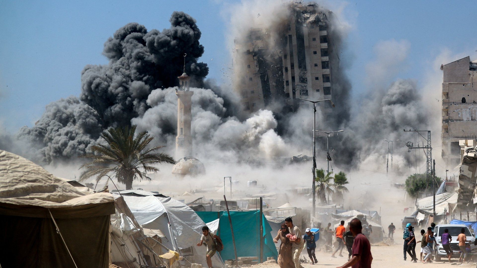 Edificio colapsa por ataque de Israel