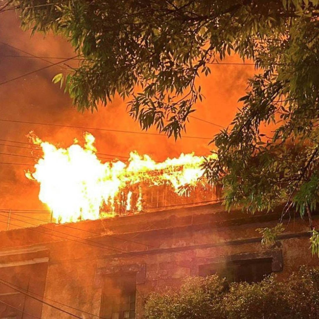Se Registra Fuerte Incendio en Inmueble del Centro Histórico de la CDMX