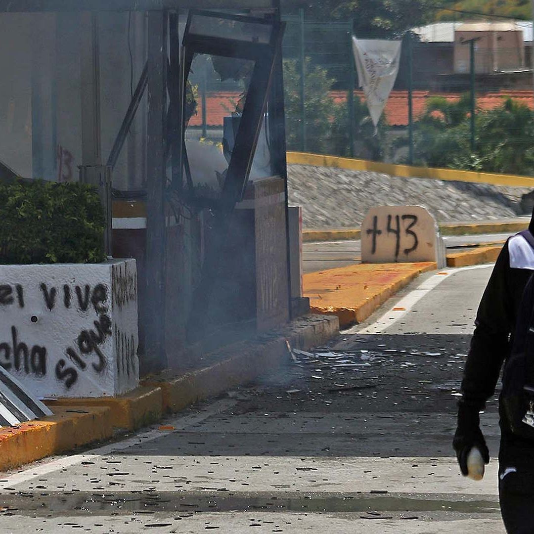 El viernes normalistas de Ayotzinapa vandalizaron las oficinas del Congreso de Guerrero