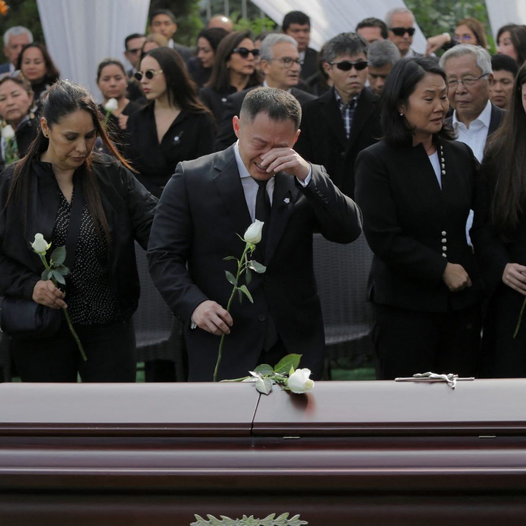 En el tercer día de duelo oficial, Fujimori, que gobernó Perú de 1990 a 2000, fue despedido con honores de Jefe de Estado