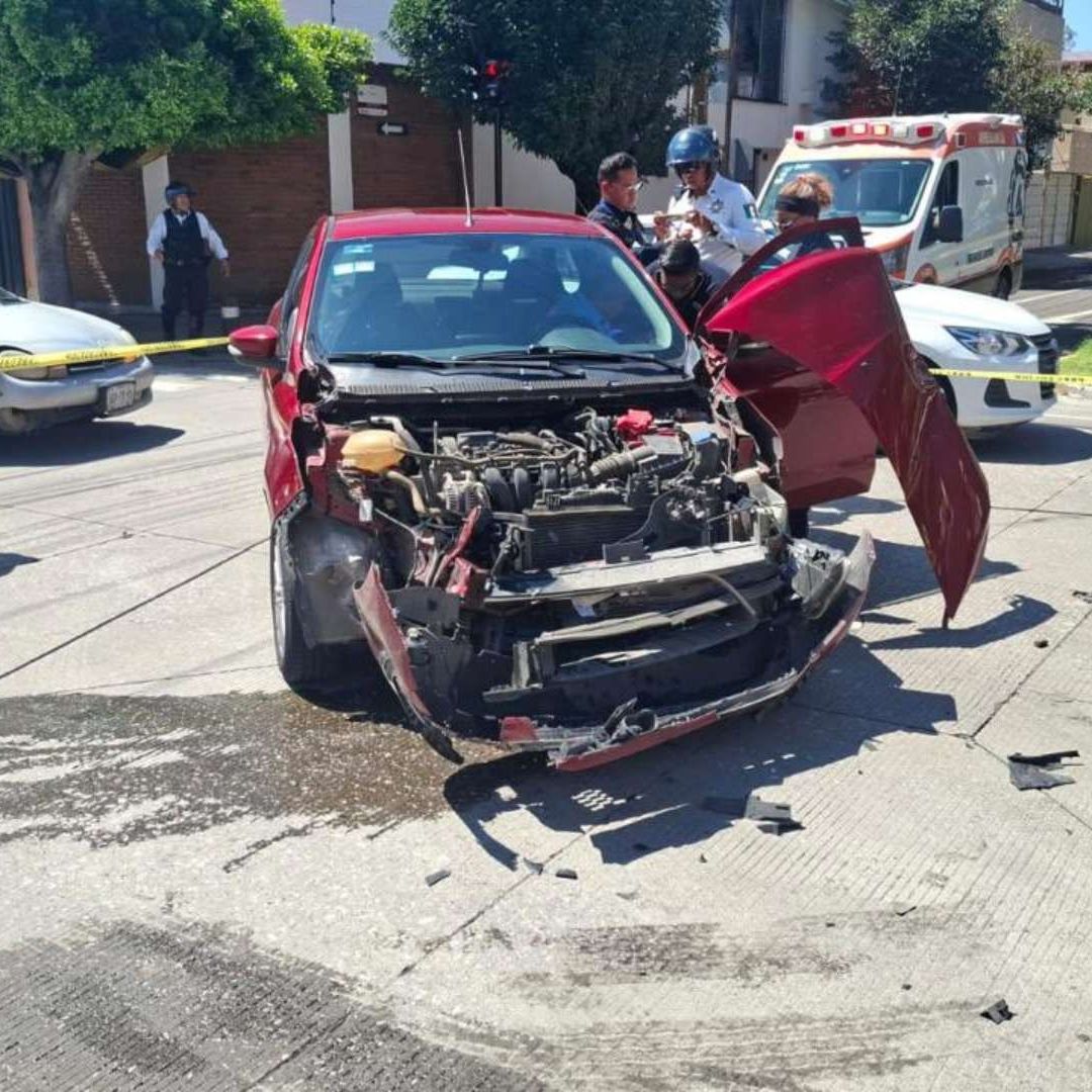 Fuerte Choque Provocado por Camioneta en Colonia Prados Agua Azul Puebla