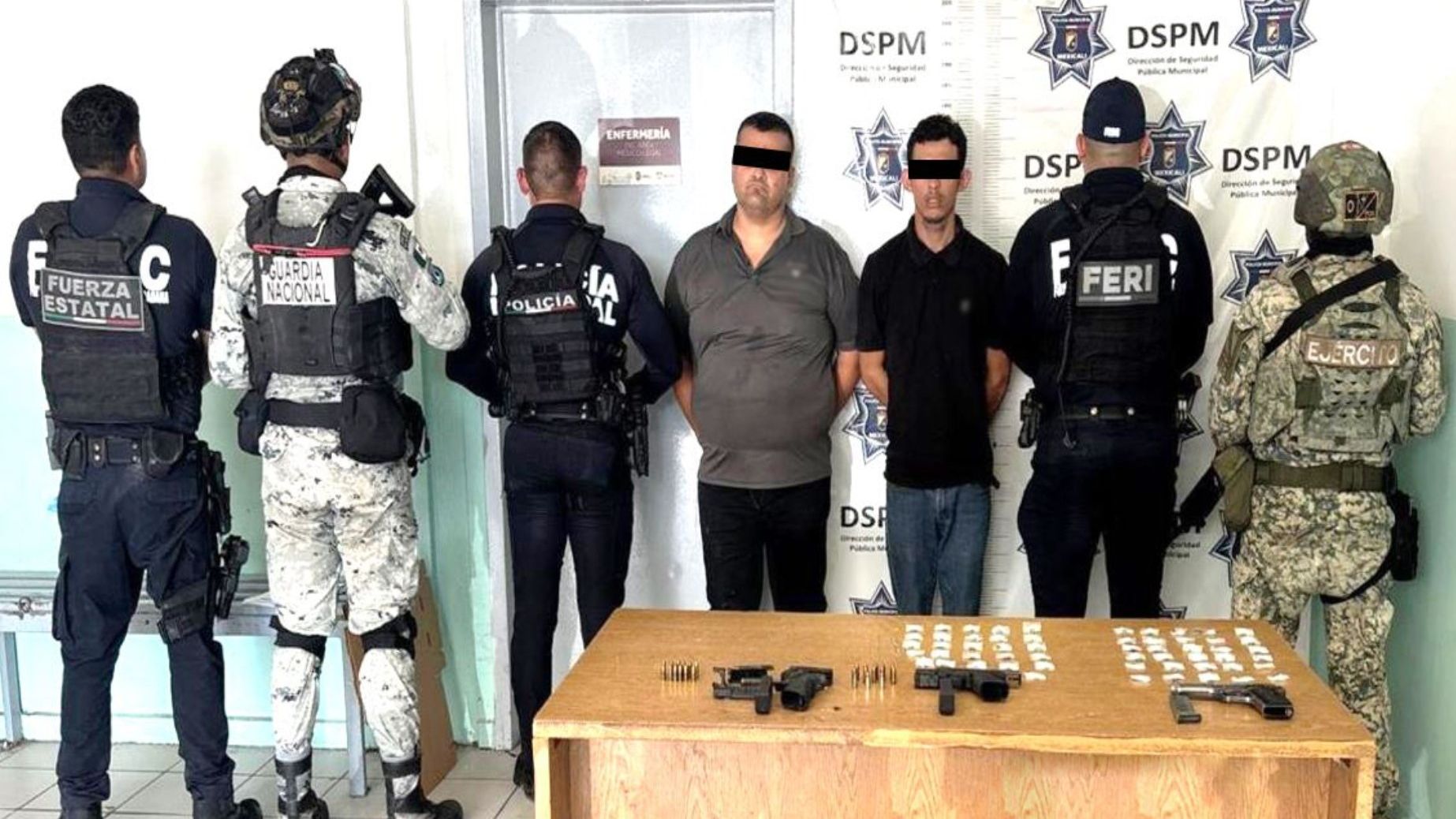 Varias personas son resguardadas por elementos del Ejército.