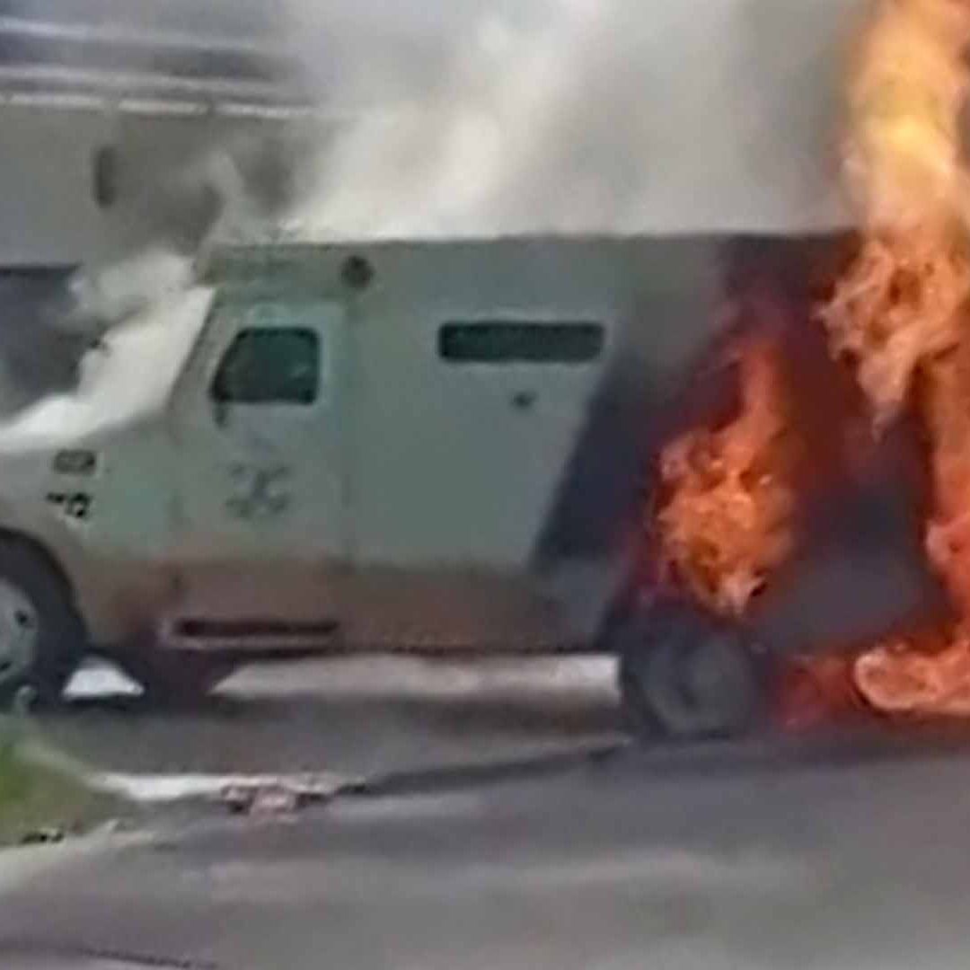 Se Queman Billetes en Incendio de Camión de Valores en Saltillo