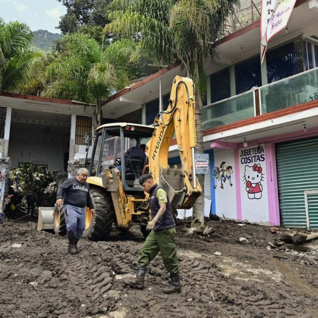 Derrumbe en Jilotzingo: Autoridades Buscan a 5 Personas Desaparecidas por Deslave