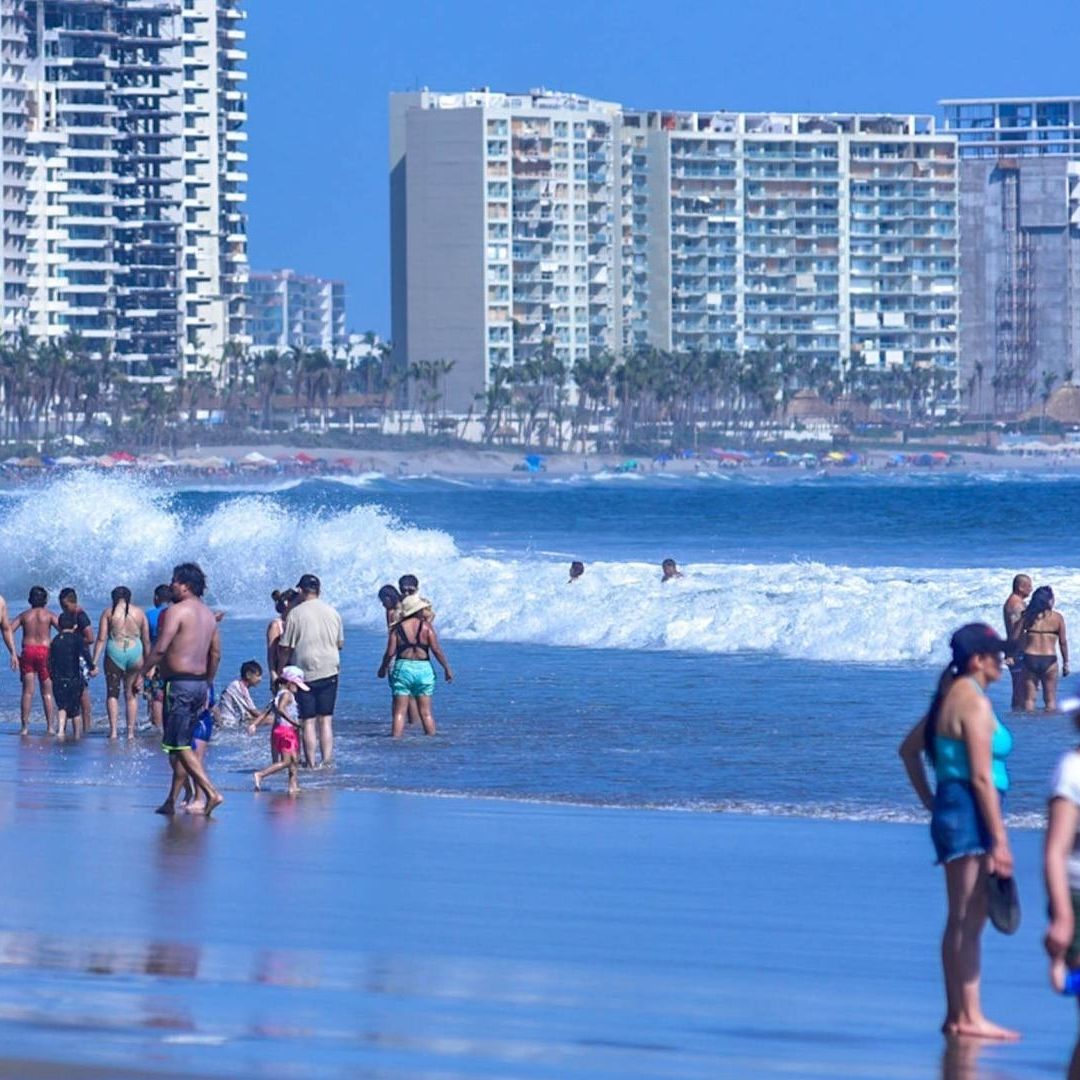 Las playas de Acapulco se han visto invadidas por sonideros.