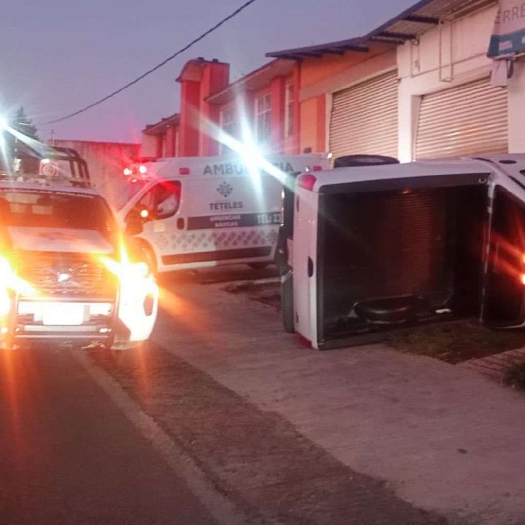Volcadura de Camioneta por Conductor Dormido en Carretera Federal Amozoc-Nautla