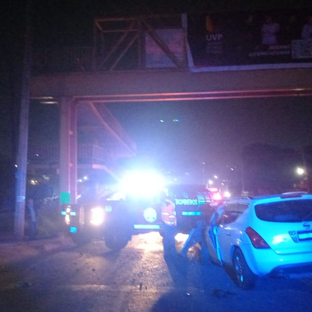 Fuerte Choque de Camioneta con Pilar en Carretera Zacatlán Chignahuapan Puebla
