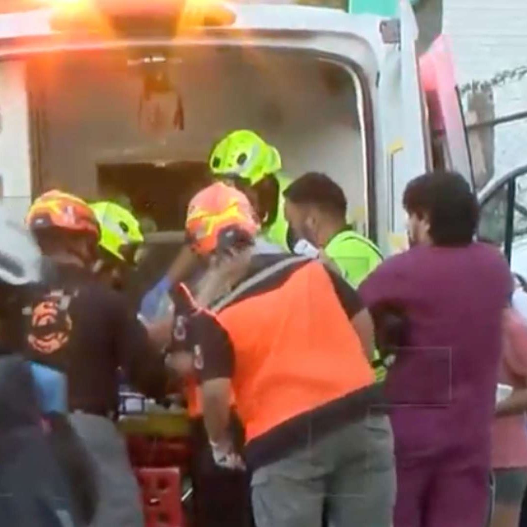 Cae Menor de Tobogán de 3 Metros; Trasladan a Clínica