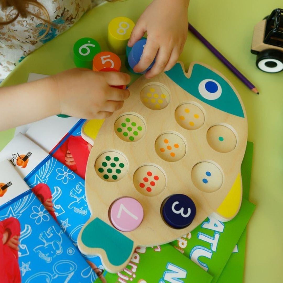 Niña jugando
