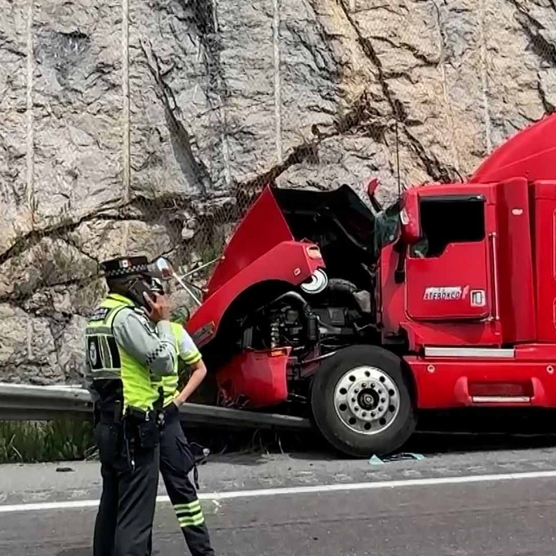 Muere Trailero al Chocar Contra Talúd en Carretera 'Los Chorros'