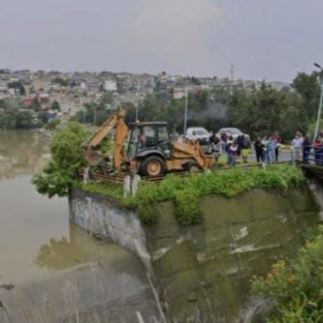 Los habitantes, temiendo que sus viviendas puedan sufrir daños por las posibles inundaciones, comenzaron a tomar medidas por su cuenta