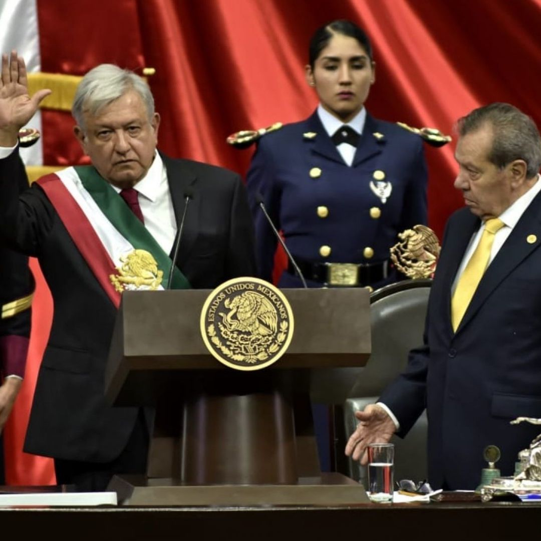 Qué significa la Banda Presidencial en México cómo se pone de forma correcta en el cambio de presidente
