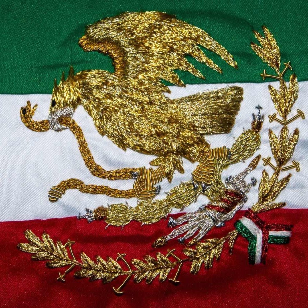 La Banda Presidencial en México es realizada por un sastre