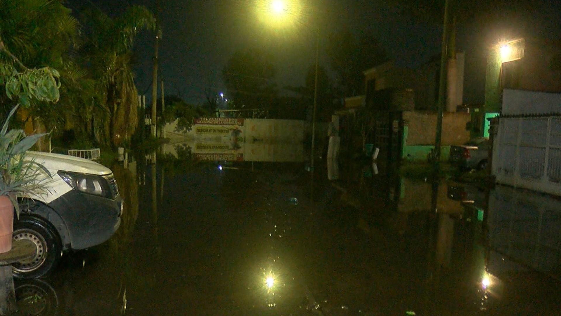 Inundaciones en el fraccionamiento Villa Fontana dejaron afectaciones en casas.