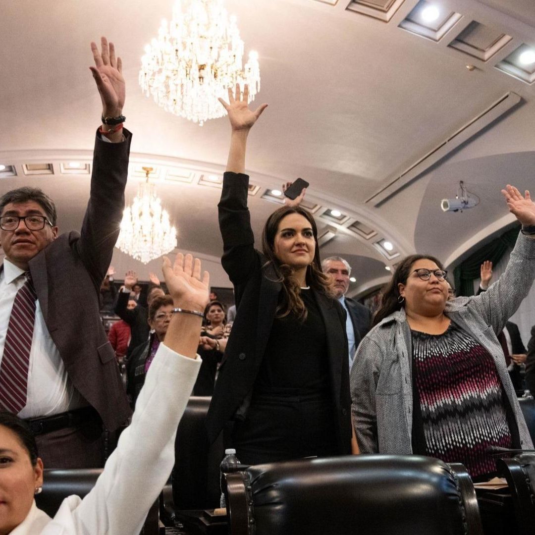 Senadores de Morena celebran la aprobación de la reforma al Poder Judicial