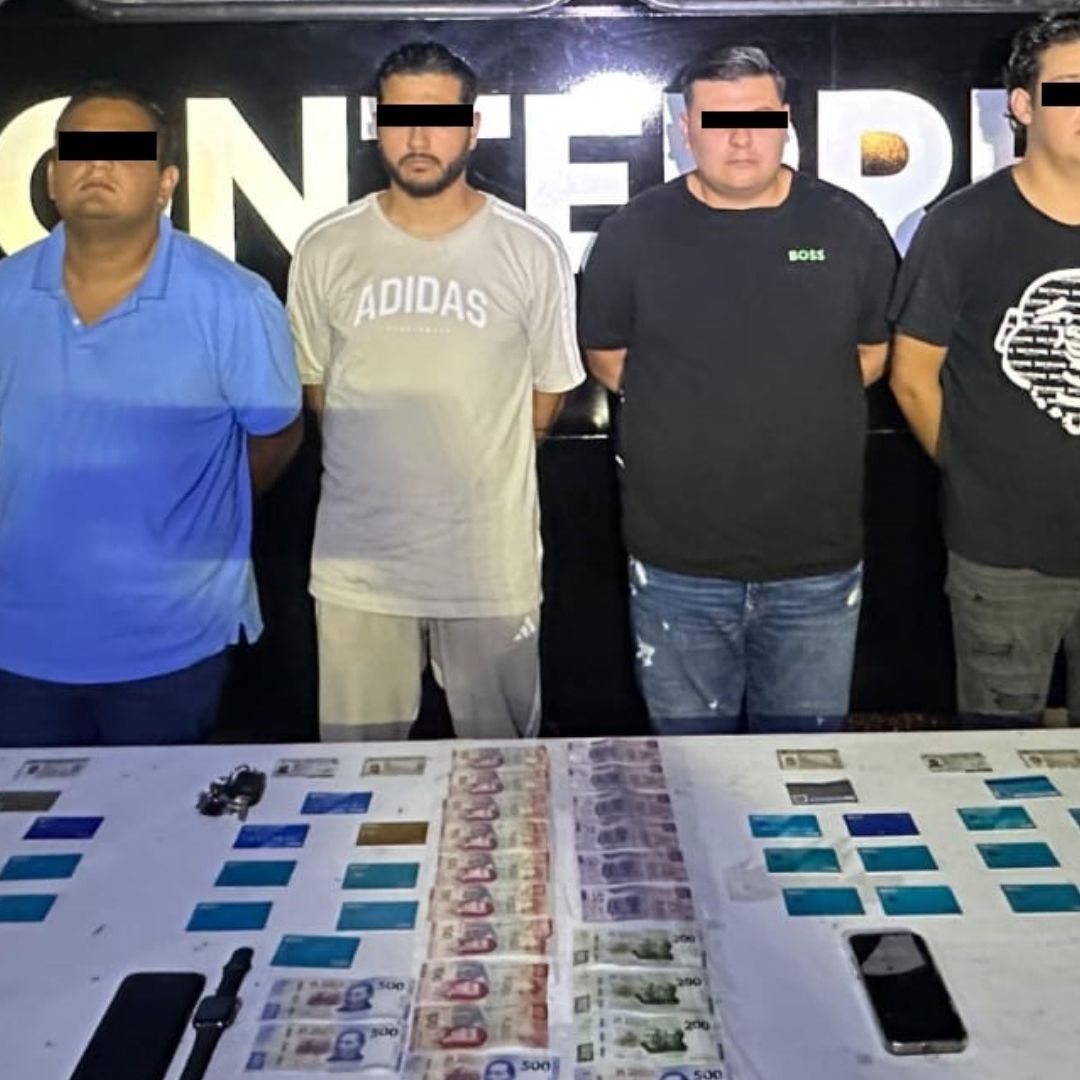 Detienen a cuatro con 30 tarjetas bancarias robadas