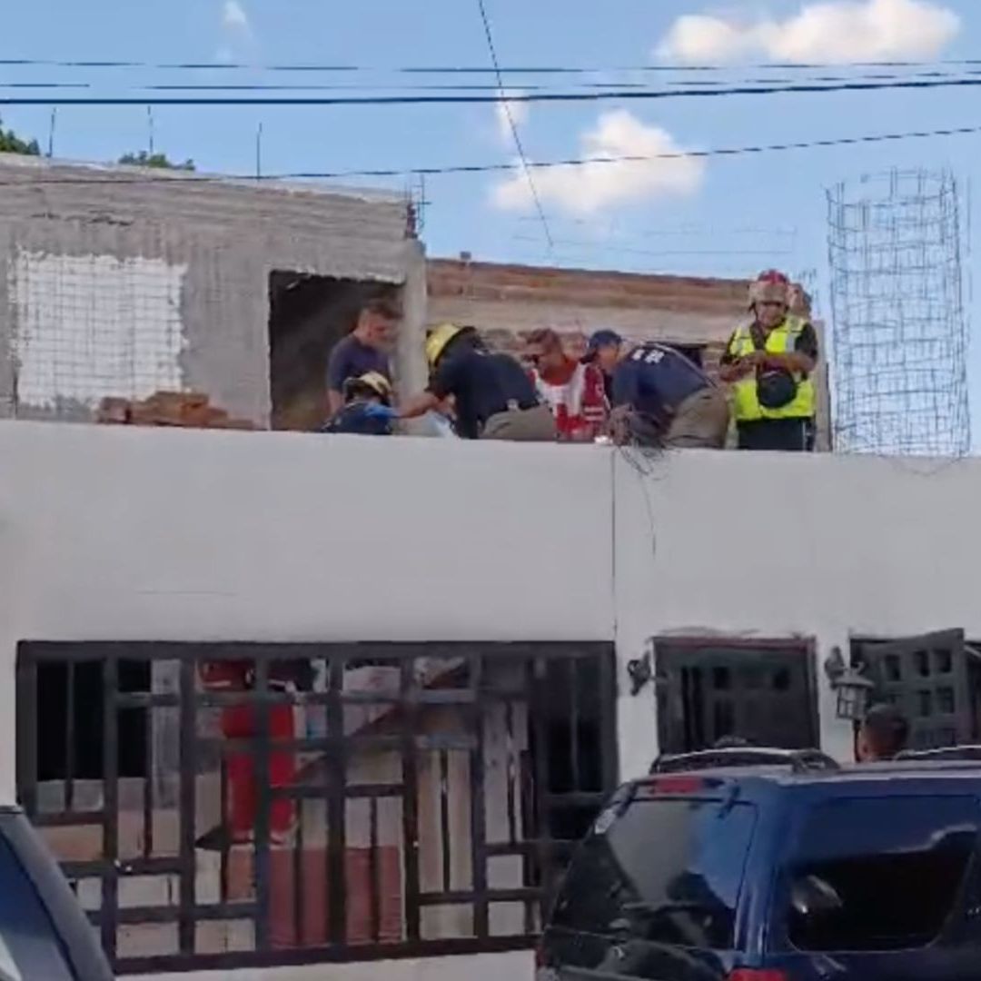 Hombre Cae mientras Trabajaba en Obra de Construcción de un Segundo Piso de Casa, en Hermosillo