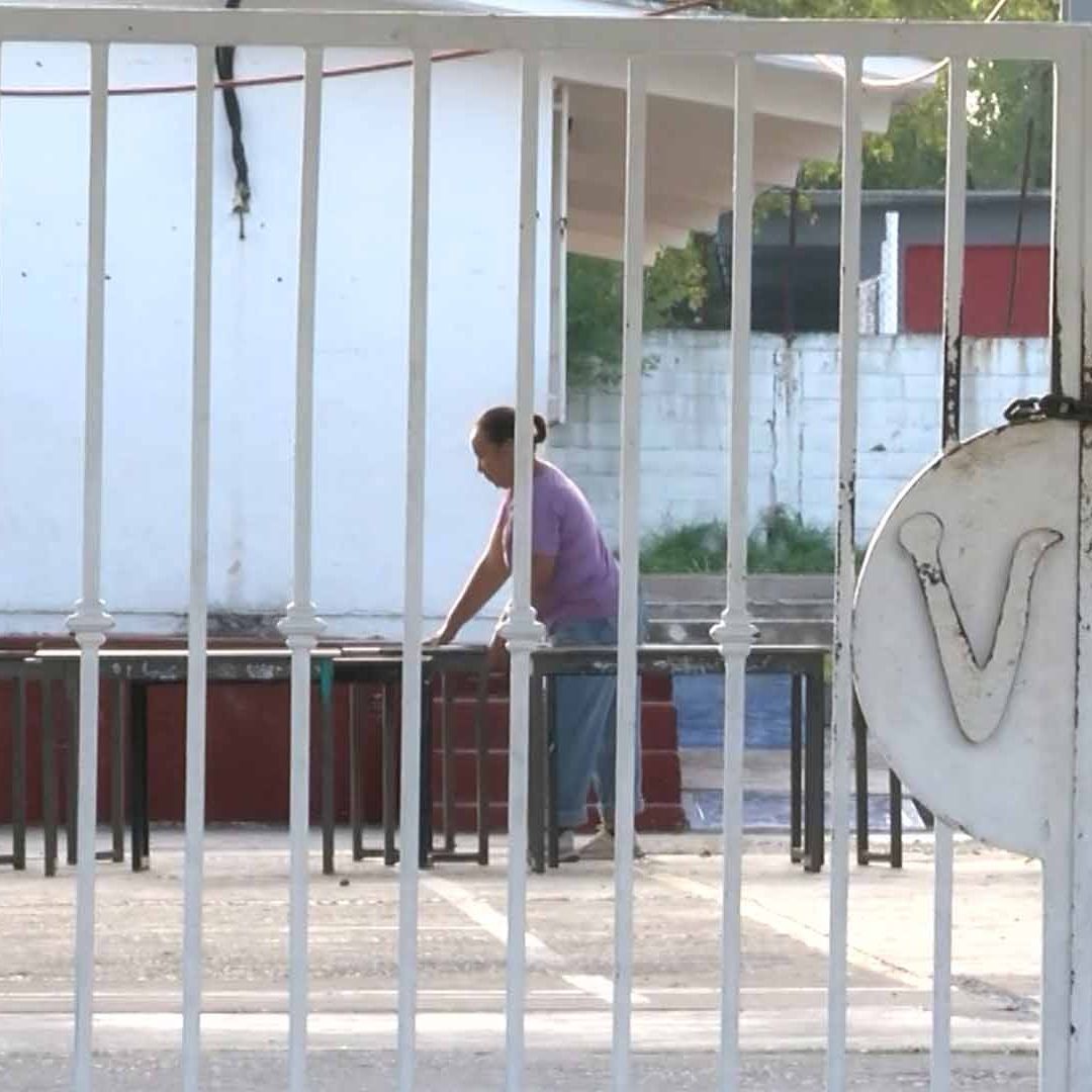 Niños de Primaria Estudian en Explanada tras Corte de Luz por Multa de 400 Mil Pesos en Coahuila