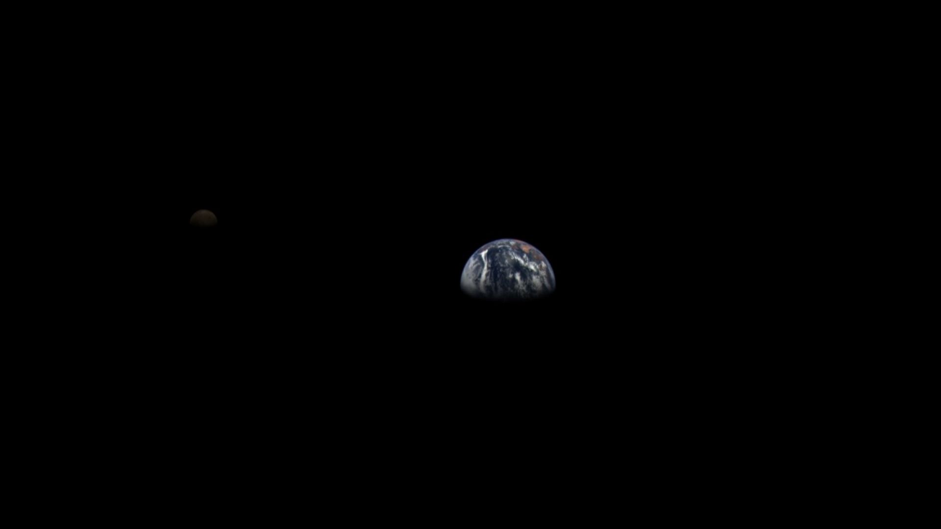 Revelaron una fotografía de la Tierra y la Luna tomada por la cámara JANUS a bordo de la misión Jupiter Icy Moons Explorer