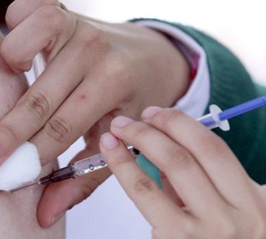 La vacuna aprobada es el biológico Jynneos, autorizado para la prevención de la viruela y viruela símica