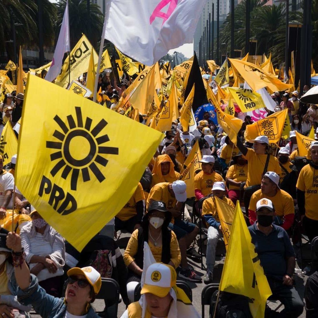 Simpatizantes del PRD festejan 33 años de la fundación del partido, el 7 de mayo de 2022
