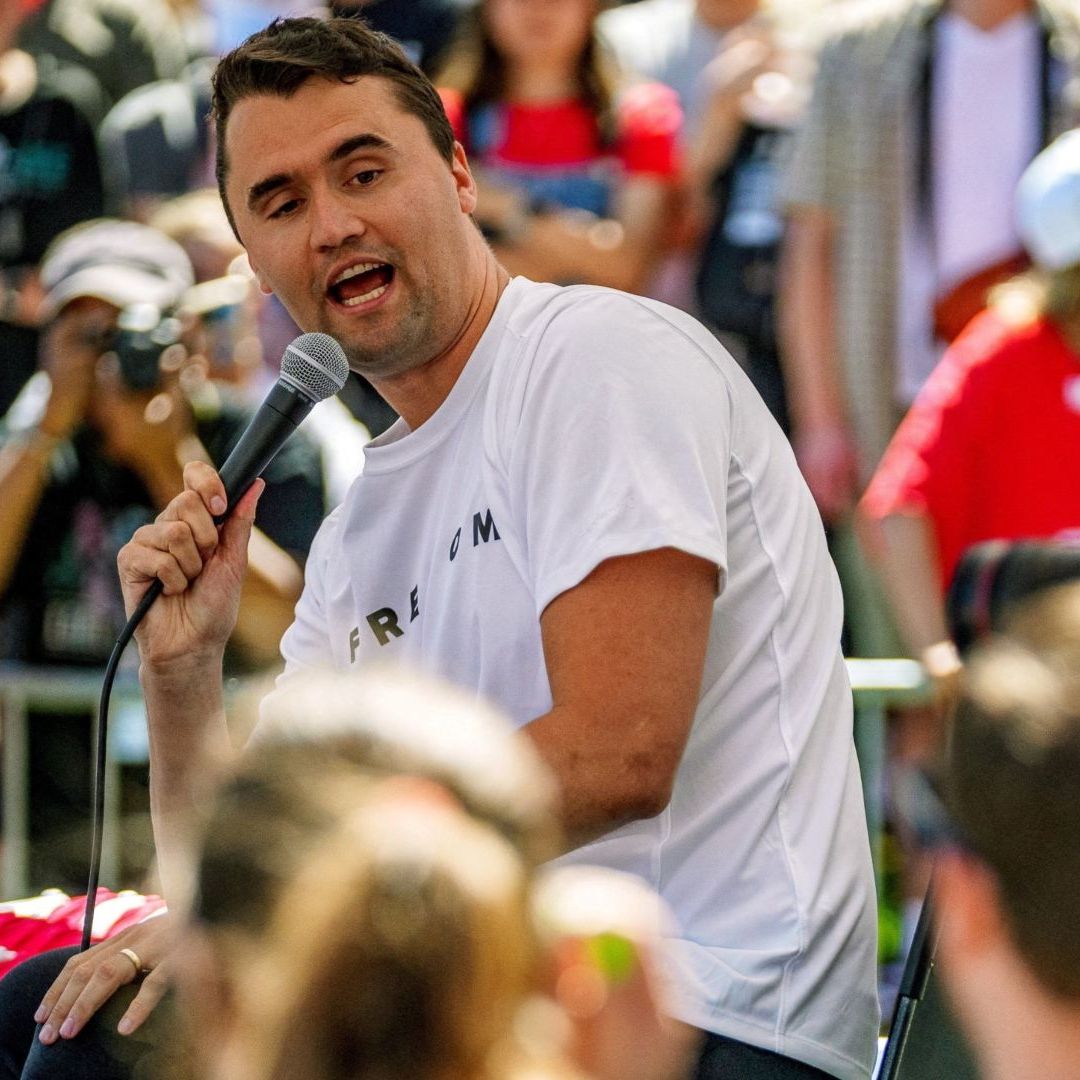 Muere Charlie Kirk, Activista Aliado de Trump, tras Recibir Disparo en Evento en Utah