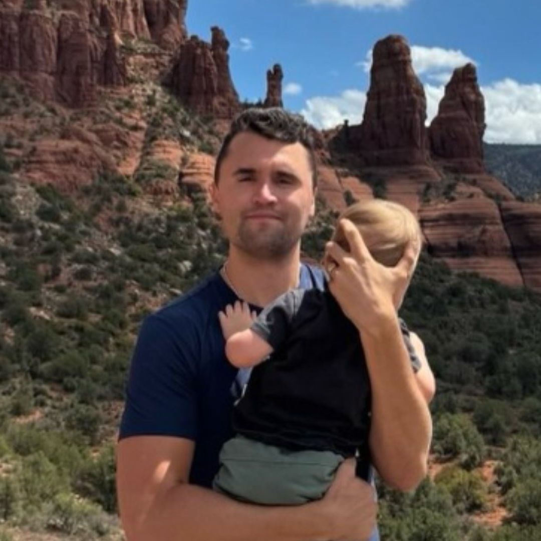 ¿Quién Es Charlie Kirk, Fundador de Turning Point USA, Baleado en Evento de Universidad de Utah?