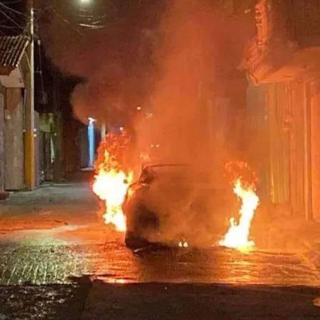 Restos Humanos en Autos Incendiados en Xonacatepec, Puebla. Foto: N+