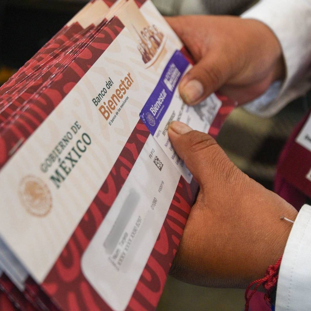 Entrega de tarjetas de Pensión Mujeres Bienestar en Edomex