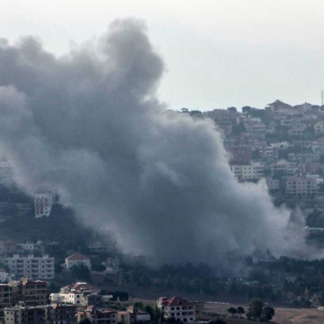 El ejército de Israel respondió con bombardeos contra más de 400 posiciones de Hezbolá en el sur de Líbano